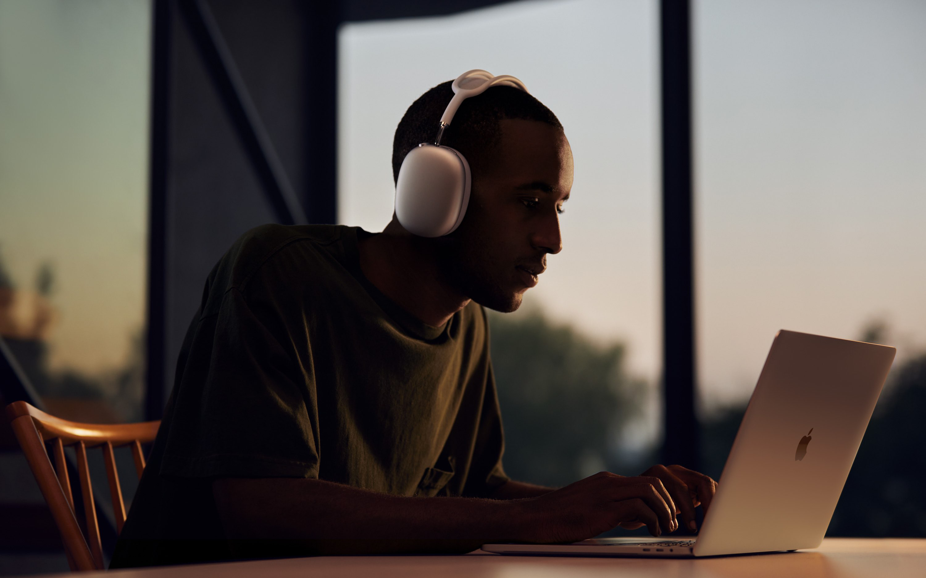 Bạn chế nhạo AirPods Max hôm nay, Apple sẽ cười lại vào ngày mai