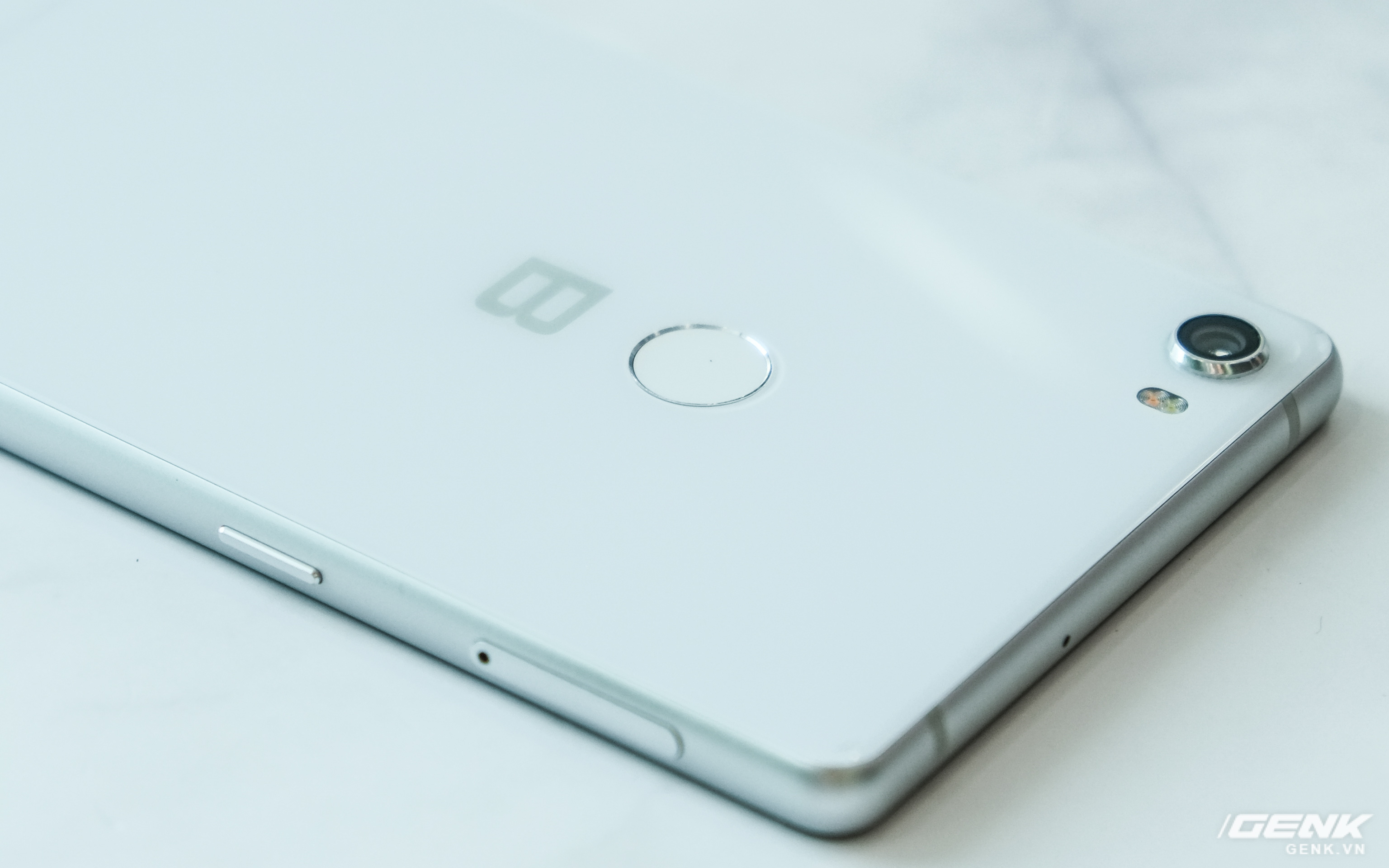 CEO BKAV Nguyễn Tử Quảng: Bphone đã có thể là một trong những smartphone đầu tiên trên thế giới có cảm biến vân tay dưới màn hình, tuy nhiên không dùng vì trải nghiệm không tốt