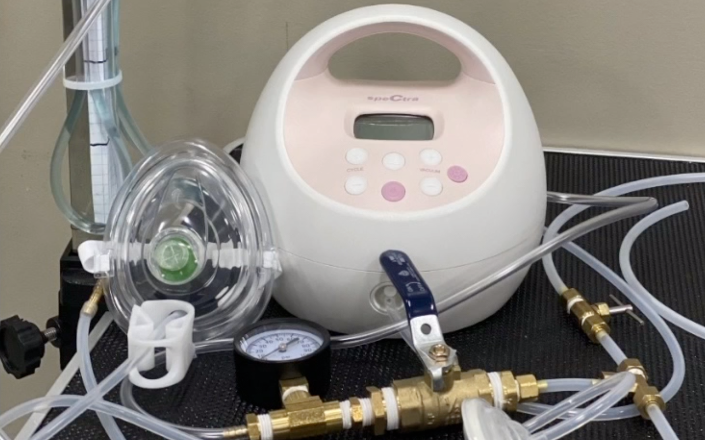 Một nhóm kỹ sư Mỹ muốn cải tiến máy hút sữa bà bầu thành máy thở phục vụ bệnh nhân COVID-19