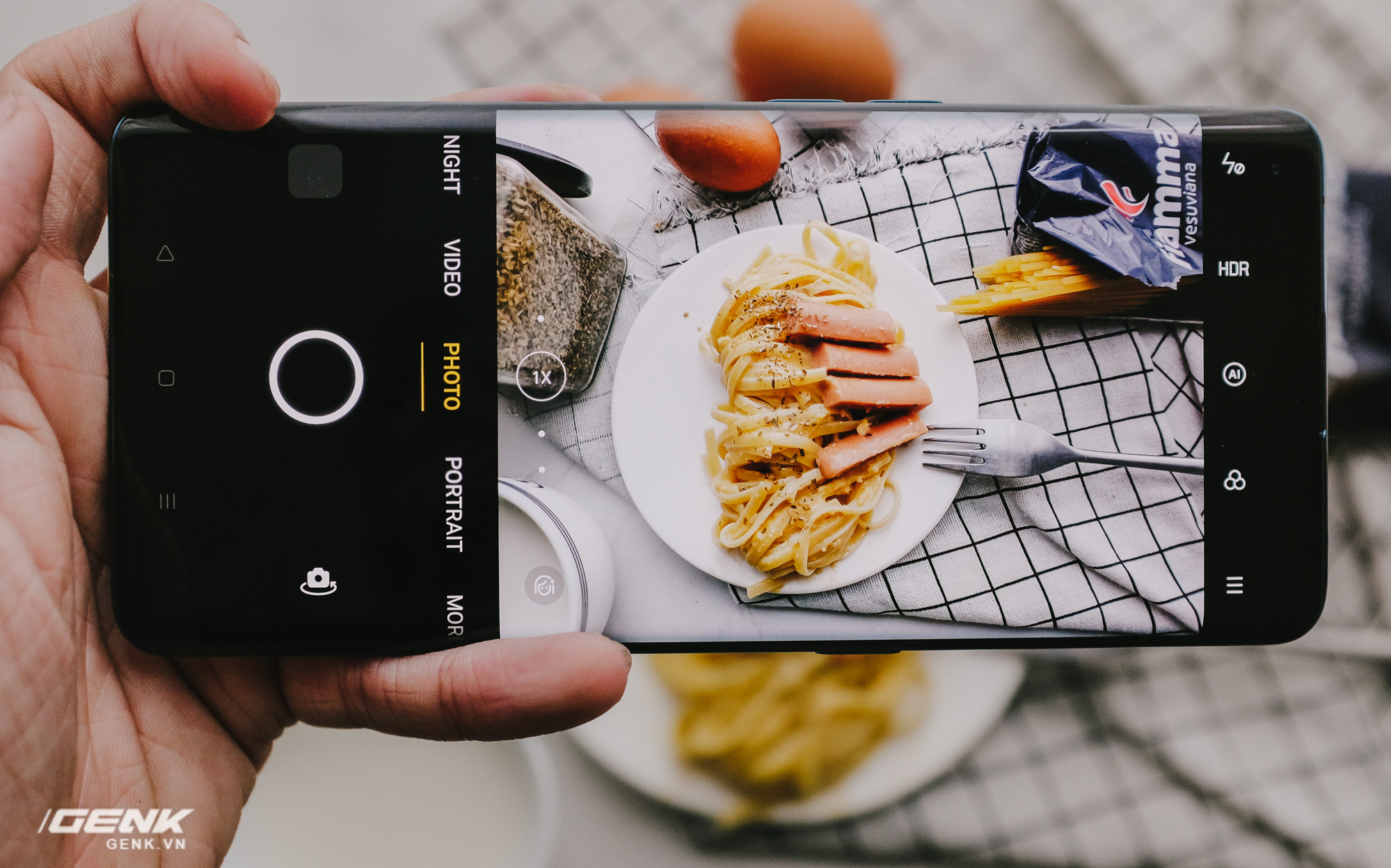Ở yên trong nhà, đây là cách giúp bạn chụp ảnh đồ ăn đạt 'chuẩn studio' chỉ một chiếc smartphone