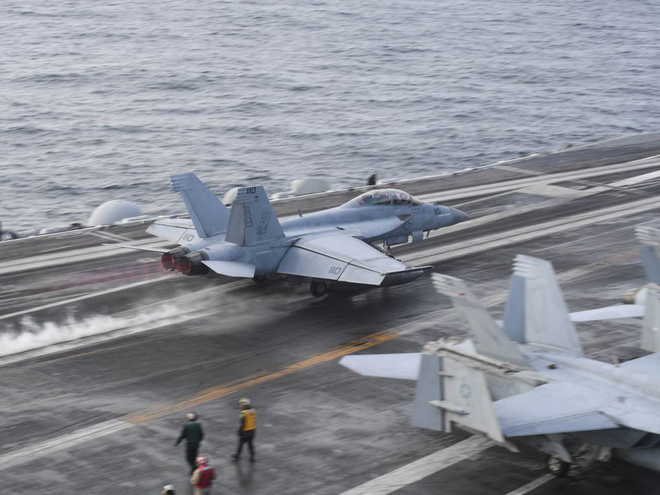 Mỹ giải mật thêm thông tin về UFO: Kích cỡ ngang một chiếc vali, có tốc độ khiến chiến đấu cơ nhanh nhất thế giới phải ngửi khói - Ảnh 2.