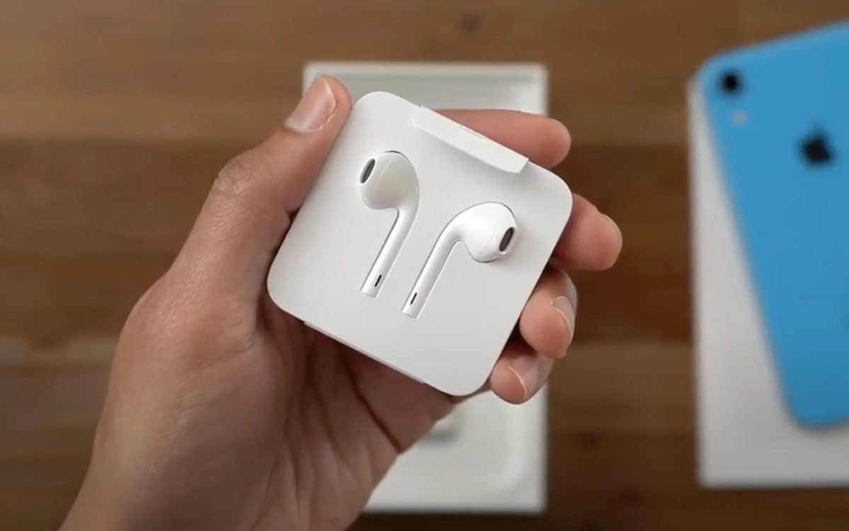 Nhận định: “Tai nghe EarPods đi kèm trong hộp iPhone là thứ lãng phí”