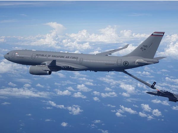 Airbus vượt mặt Boeing, là hãng hàng không đầu tiên trên thế giới có thể bơm xăng tự động khi đang bay - Ảnh 8.