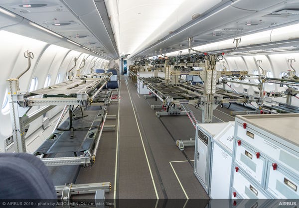 Airbus vượt mặt Boeing, là hãng hàng không đầu tiên trên thế giới có thể bơm xăng tự động khi đang bay - Ảnh 10.