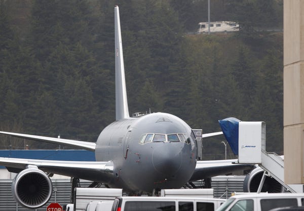 Airbus vượt mặt Boeing, là hãng hàng không đầu tiên trên thế giới có thể bơm xăng tự động khi đang bay - Ảnh 20.