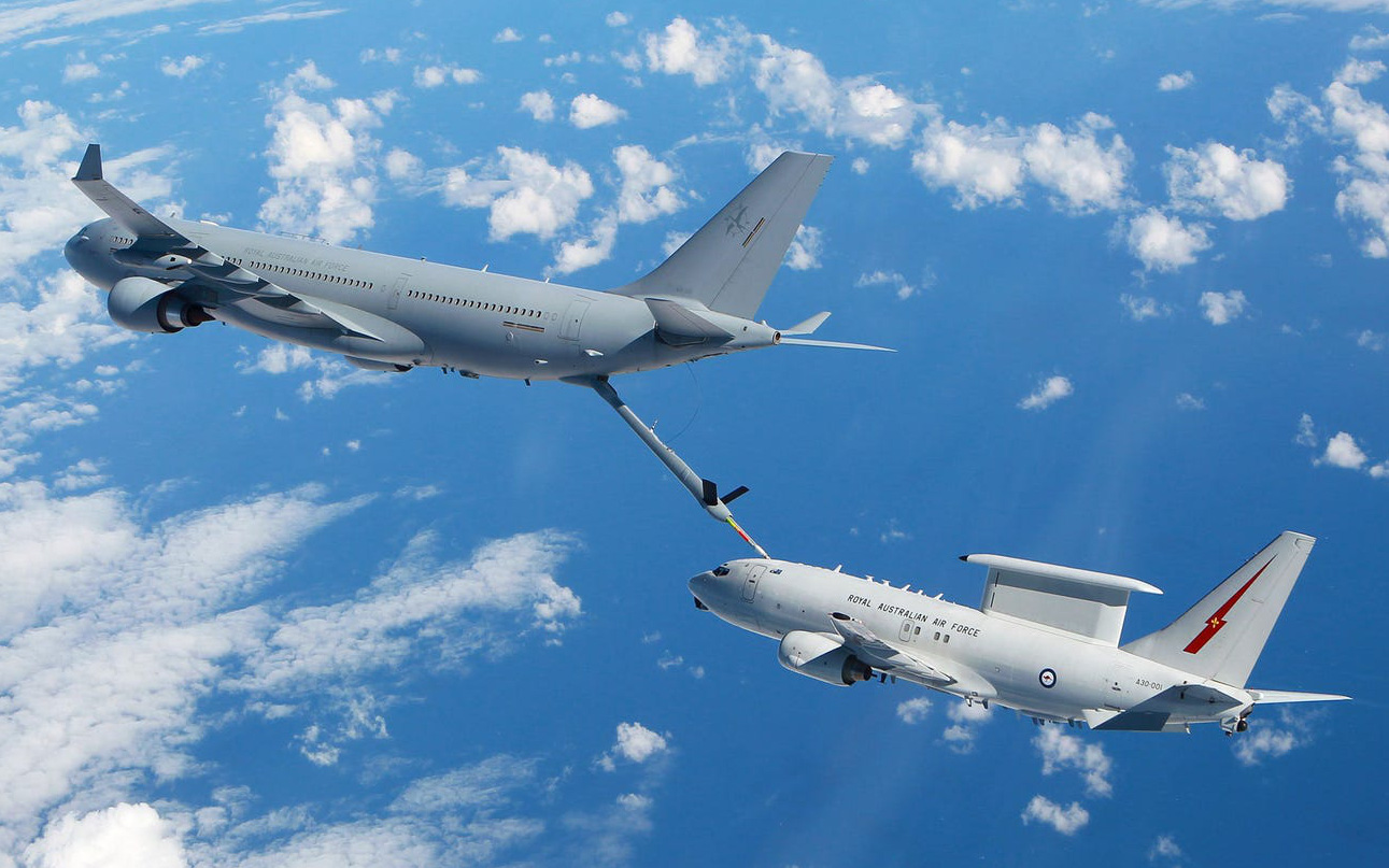 Airbus vượt mặt Boeing, là hãng hàng không đầu tiên trên thế giới có thể bơm xăng tự động khi đang bay