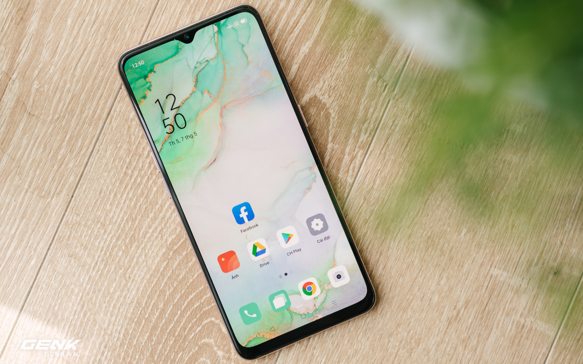 Đập hộp OPPO Reno3: Thiết kế thanh thoát, 4 camera sau, màn hình giọt nước