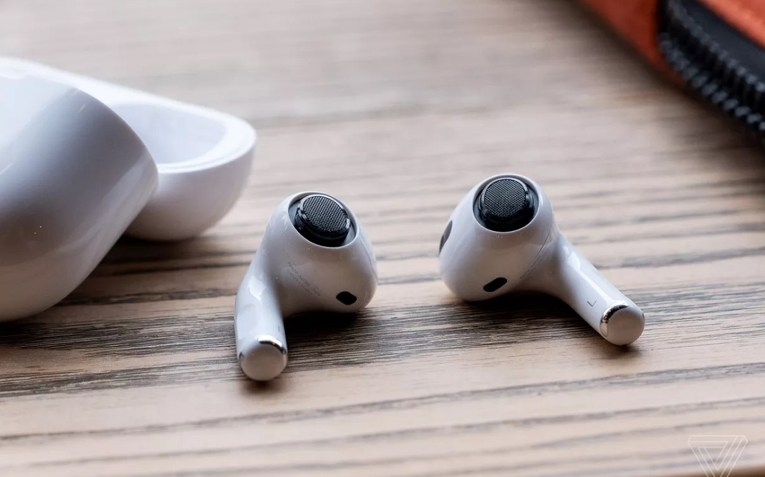 AirPods có thêm tính năng tự động chuyển giữa các thiết bị, hỗ trợ âm thanh 3D “Spatial Audio”