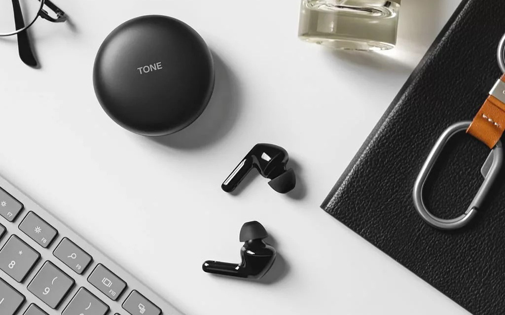 LG ra mắt tai nghe True Wireless với case sạc tự khử trùng, pin 18 tiếng, bán ra vào tháng 7