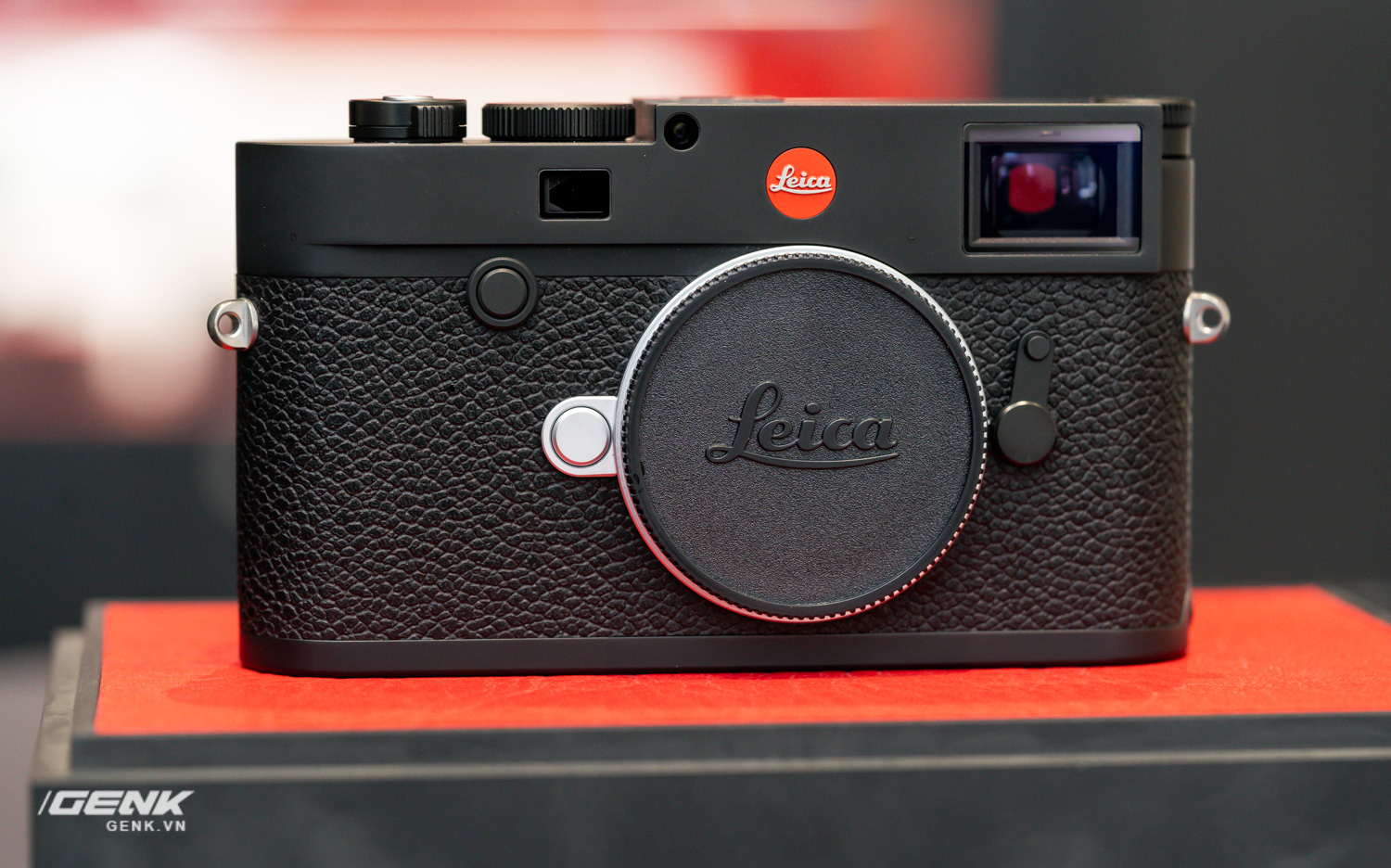 Đập hộp máy ảnh Leica M10-R: Vẫn là nét lạnh lùng hấp dẫn, cảm biến 40-megapixel, giá 219 triệu đồng