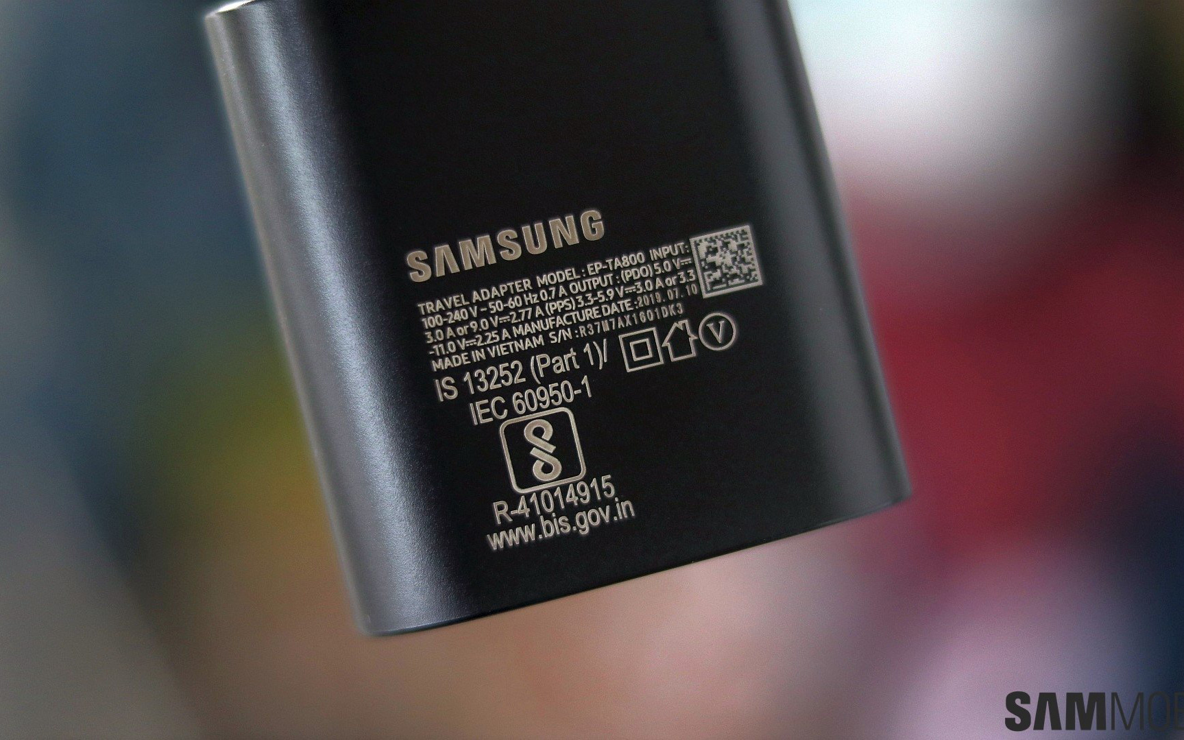 Hào phóng với người dùng hơn Apple, Samsung vẫn tặng kèm củ sạc nhanh trong hộp Galaxy Note 20