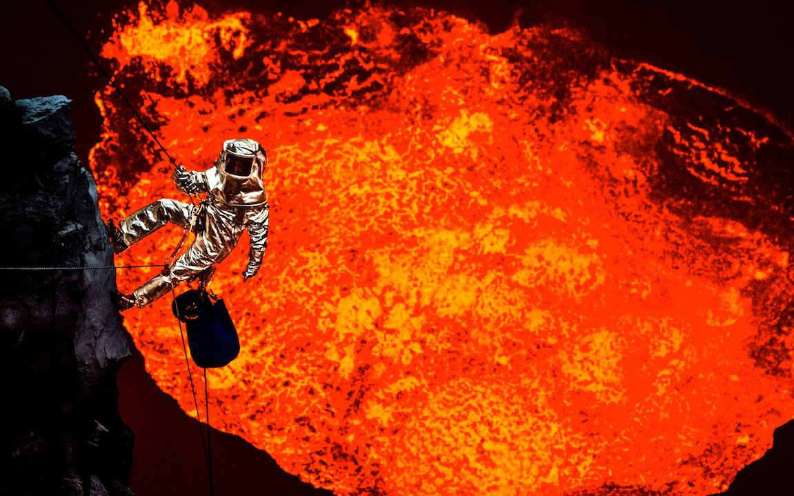 Điều gì sẽ xảy ra nếu chúng ta đổ tất cả rác vào miệng núi lửa nóng đến 1200 độ C?