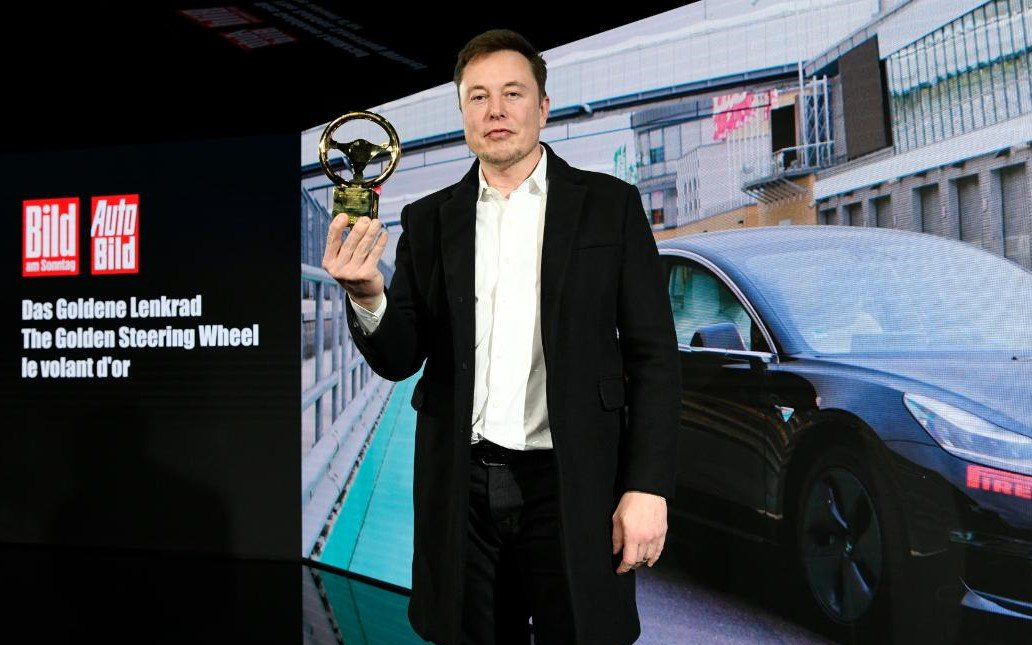 Hệ thống tự lái của xe Tesla đang được hoàn thiện bằng trí tuệ nhân tạo, sẽ là &quot;bước nhảy vọt lượng tử&quot; của ngành ô tô