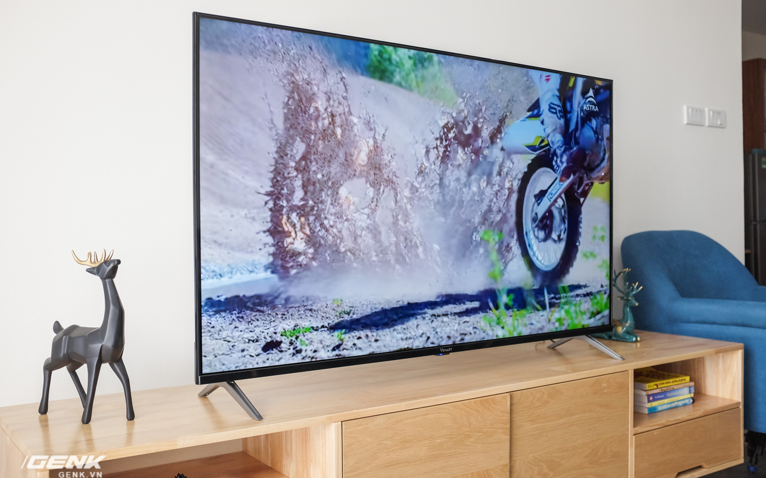 Trên tay bộ đôi TV Vsmart 55KE8500 và 50KD6800: Viền mỏng, chạy Android TV và hỗ trợ các tính năng Dolby