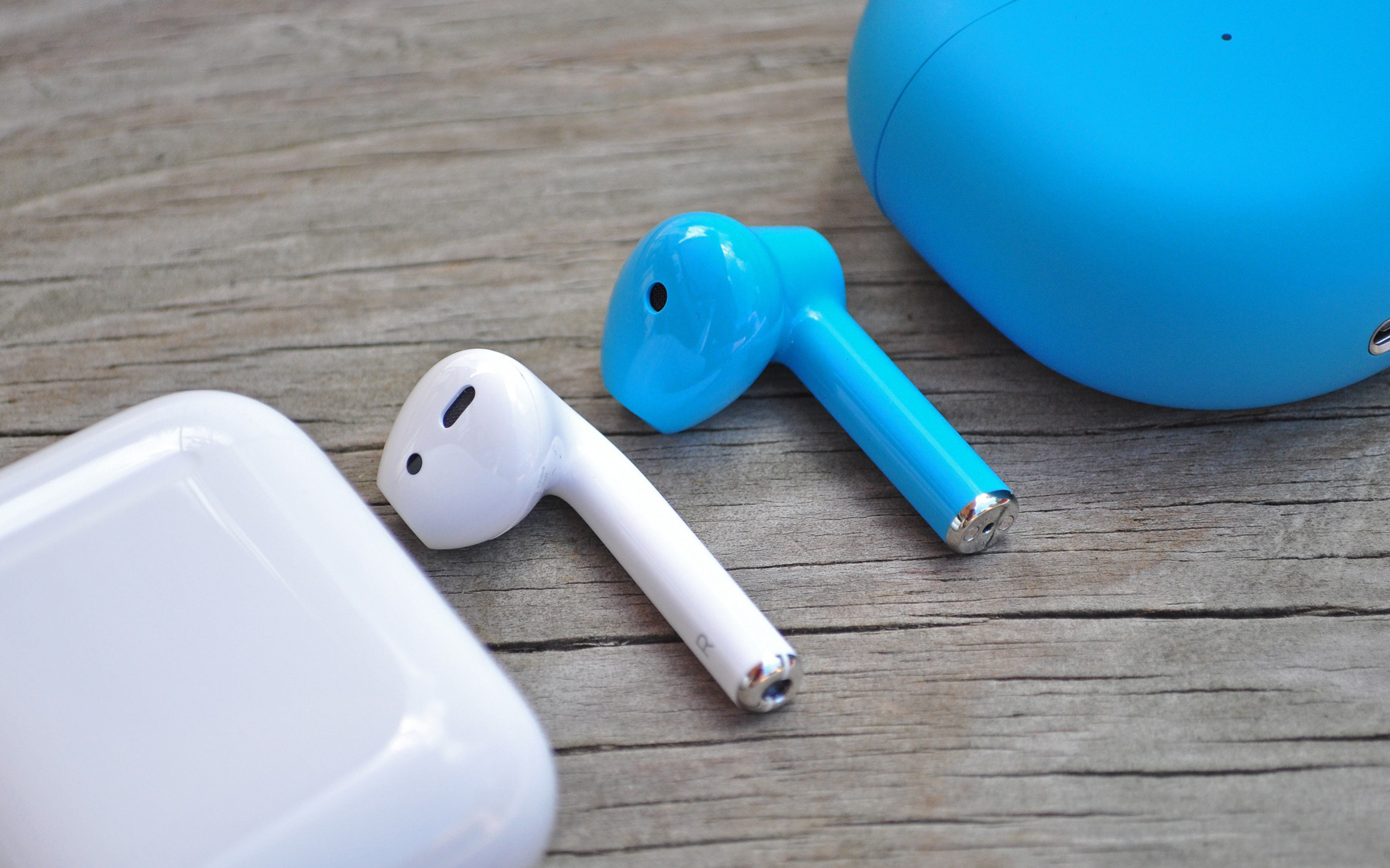 AirPods, Galaxy Buds Live, Xperia Ear và sự cố hy hữu của OnePlus: Sự khác biệt luôn nằm ở đẳng cấp