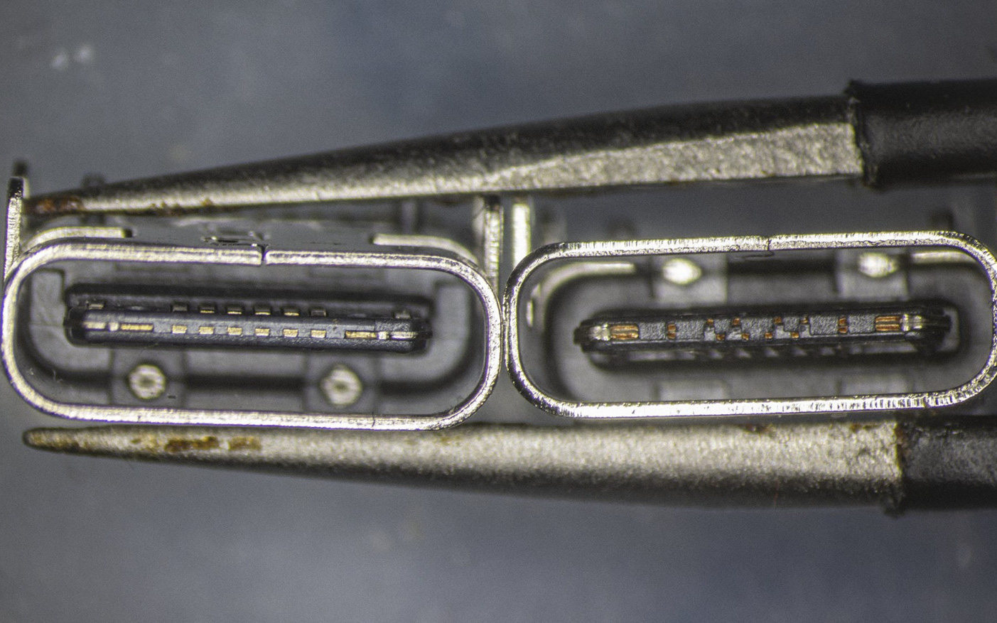 So sánh đầu nối USB-C loại 1 nghìn đồng và 5 nghìn đồng dưới kính hiển vi: đắt hơn gấp 5 nhưng chất lượng có hơn tương xứng?