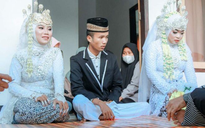 Indonesia: Đến phá đám cưới của bạn trai cũ, cô gái bất ngờ &quot;bị&quot; cưới luôn làm vợ nữa
