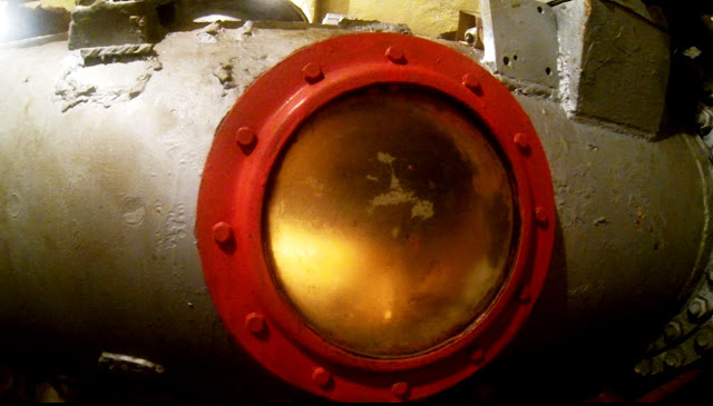 Thủy thủ tàu ngầm Nga huấn luyện thoát hiểm khi tàu chìm như thế nào? Đây là chia sẻ của bác sỹ tâm lý trong hải quân Nga. - Ảnh 7.