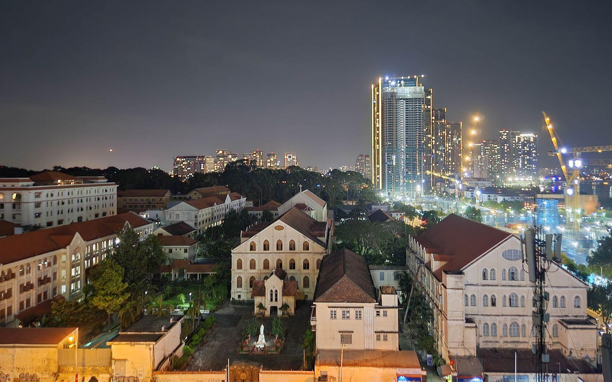 Ánh đèn thành phố luôn là cảm hứng bất tận của giới sáng tạo