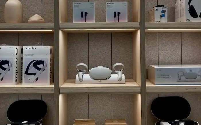 Bên trong Meta Store đầu tiên: Thiết kế đơn điệu, chỉ như cửa hàng bán thiết bị đeo, chẳng hề 'siêu thực'