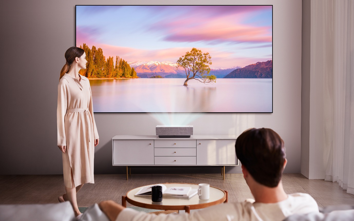 Mang rạp chiếu “Gold Class” về nhà với CineBeam để gia đình cùng giải trí