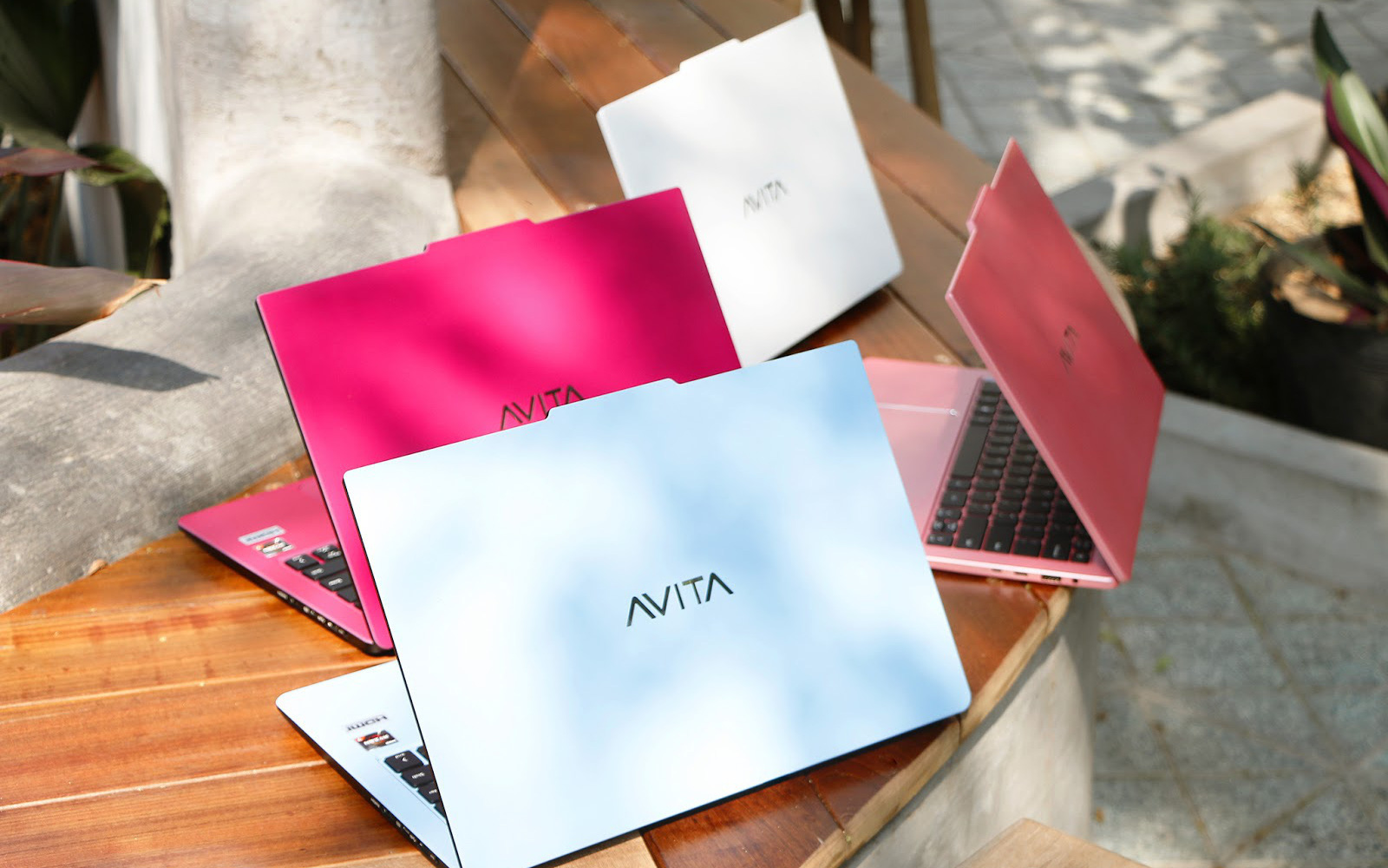 Ngắm nhìn vẻ đẹp trẻ trung của laptop AVITA, “anh em một nhà” với laptop VAIO đình đám