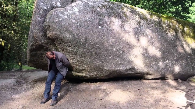 The Trembling Rock – Tảng đá nặng 132 tấn mà bất cứ ai cũng có thể di chuyển được nó - Ảnh 2.