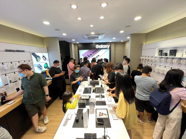 Galaxy S22 series chính thức mở bán tại Việt Nam, số lượng đơn đặt hàng tăng hơn nhiều so với thế hệ trước - Ảnh 12.