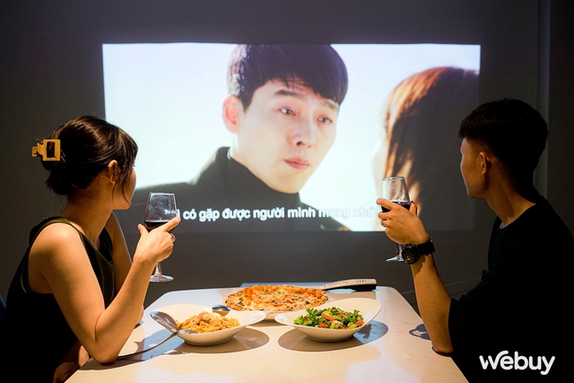 Trải nghiệm máy chiếu LG giá 86 triệu: Sáng đẹp rộng rãi như ngoài rạp, dùng được cả ban ngày, giao diện nhanh mượt, điều khiển ma thuật siêu tiện  - Ảnh 7.