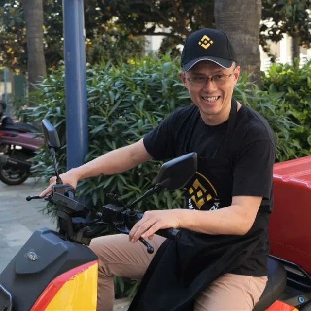Vài ngày sau khi đăng tweet &quot;Lại nghèo&quot;, CEO Binance CZ bị bắt gặp làm shipper giao pizza: Chuyện gì đang xảy ra? - Ảnh 5.