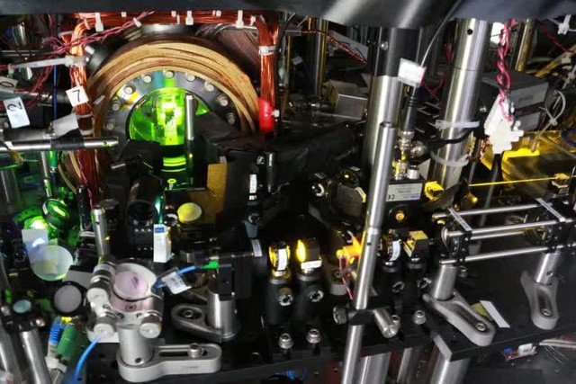 Các nhà vật lý của MIT khai thác lượng tử &quot;Đảo ngược thời gian&quot; để phát hiện sóng hấp dẫn và vật chất tối! - Ảnh 3.