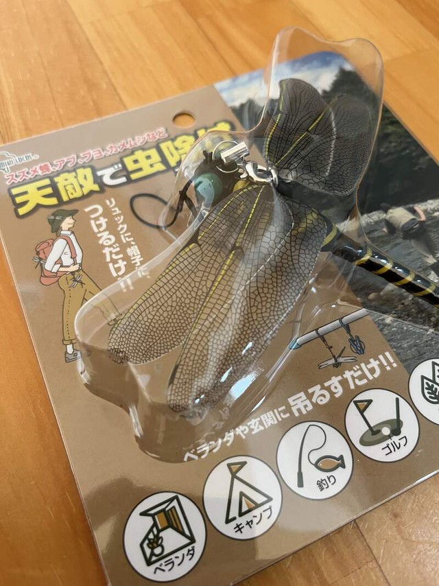 Công ty Nhật Bản bán móc khóa chuồn chuồn để... đuổi muỗi - Ảnh 2.