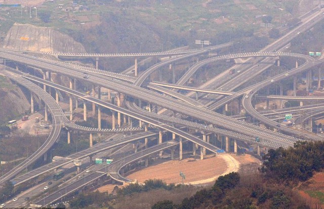 Ngắm nút giao cầu vượt dày đặc như đan cửi ở Trung Quốc đến nỗi GPS cũng phải chịu thua - Ảnh 3.