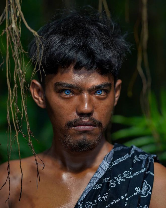 Hội chứng di truyền kỳ lạ khiến cho các thành viên trong bộ tộc bản địa Indonesia sở hữu màu mắt xanh hiếm thấy - Ảnh 5.