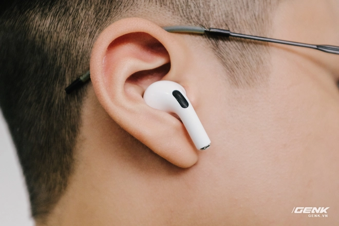 So sánh Huawei FreeBuds Pro, Apple AirPods Pro và Samsung Galaxy Buds Live: Mỗi người một vẻ - Ảnh 8.