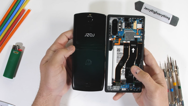 Tra tấn Moto RAZR 2019: Smartphone màn hình gập siêu mỏng manh - Ảnh 2.