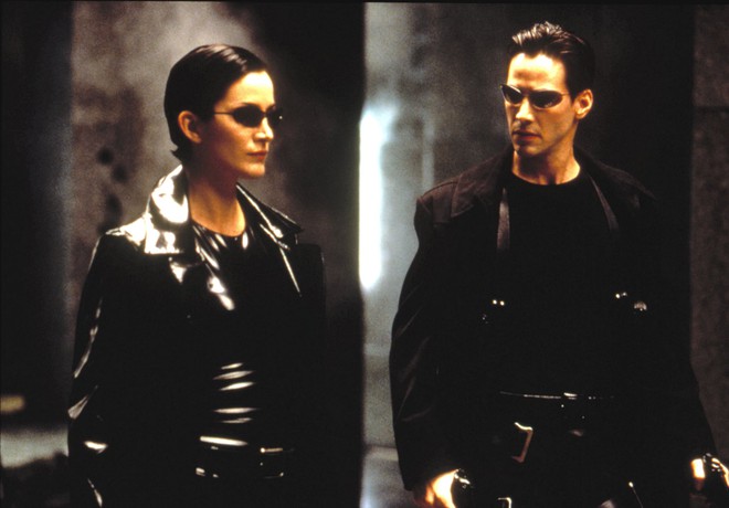Tiếp tục là cảnh quay hành động trong The Matrix 4: Trinity bật mode quái xế, đèo Neo với tạo hình chẳng khác gì John Wick - Ảnh 3.