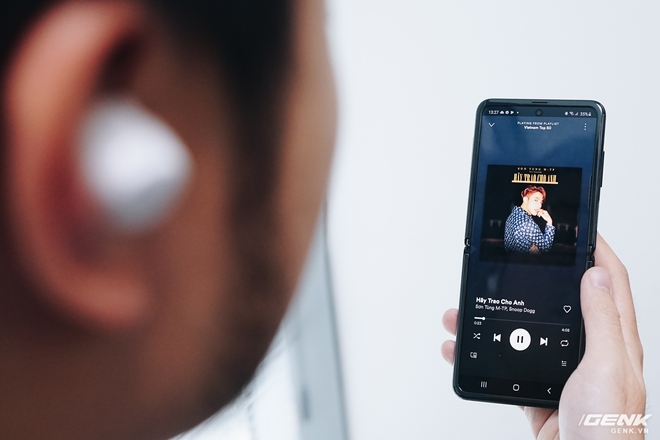 Trải nghiệm Galaxy Buds : Không có ANC, nhưng vì pin cứ đâm đầu - Ảnh 8.