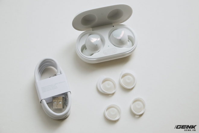 Trải nghiệm Galaxy Buds : Không có ANC, nhưng vì pin cứ đâm đầu - Ảnh 2.