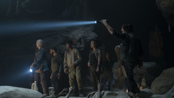Nổi da gà với trailer mới của The Walking Dead: Sao lại giống trận đánh Night King trong Game of Thrones đến thế! - Ảnh 7.