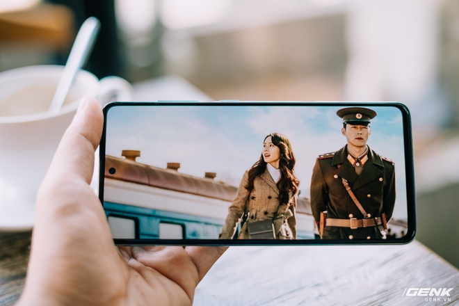 Ai cũng nói về camera trên Galaxy A71, nhưng đây mới là điểm đáng tiền nhất trên chiếc máy này - Ảnh 3.