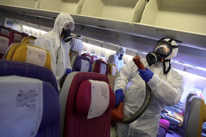 Làm thế nào để phòng tránh lây nhiễm virus corona khi đi máy bay? - Ảnh 1.
