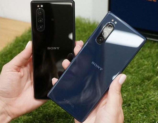 Với smartphone Xperia của Sony, chìa khóa sống sót hiện tại là... chìm dần vào quên lãng - Ảnh 1.