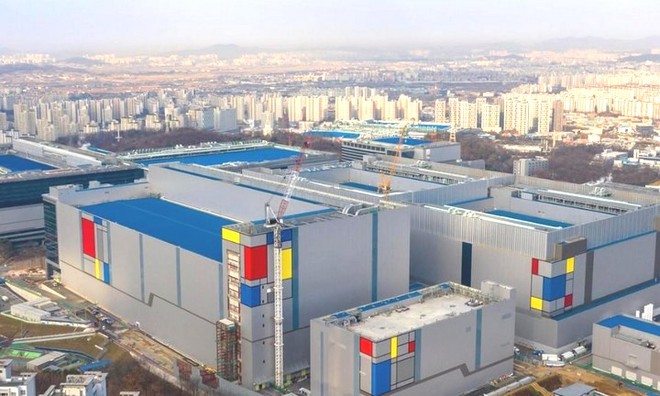 Nhà máy chip của Samsung tại Hàn Quốc xảy ra hỏa hoạn - Ảnh 1.