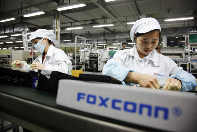 Foxconn treo thưởng 1.000 USD để tuyển dụng người lao động mới cho nhà máy lắp ráp iPhone  - Ảnh 1.