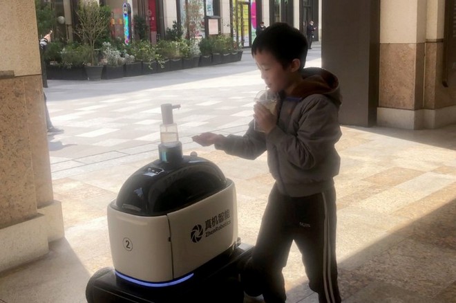 Robot chuyên phân phát rau, củ, quả và tuần tra cho thấy mức độ tự động hóa ngày càng cao của Trung Quốc - Ảnh 3.
