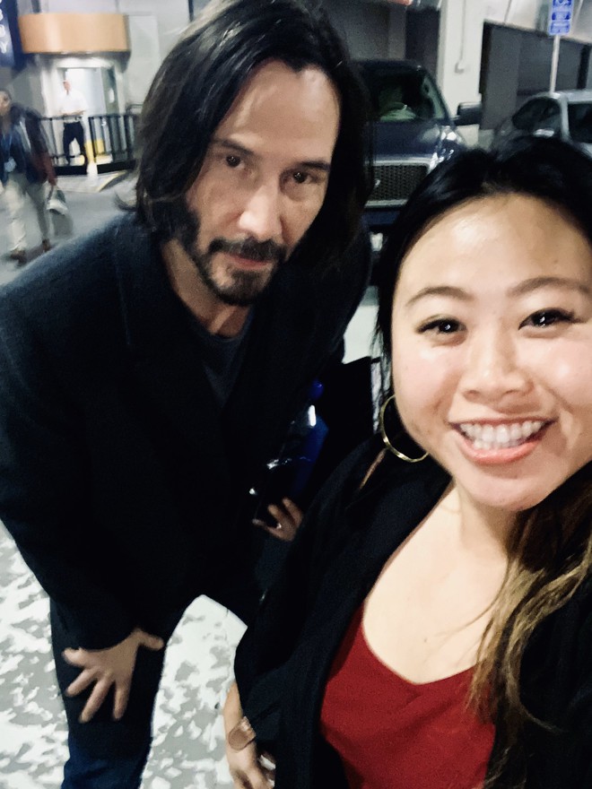 Chiều fan như Keanu Reeves: Selfie vô tư thoải mái, ảnh mà xấu là sẵn sàng chụp lại luôn chẳng hề khó chịu - Ảnh 3.