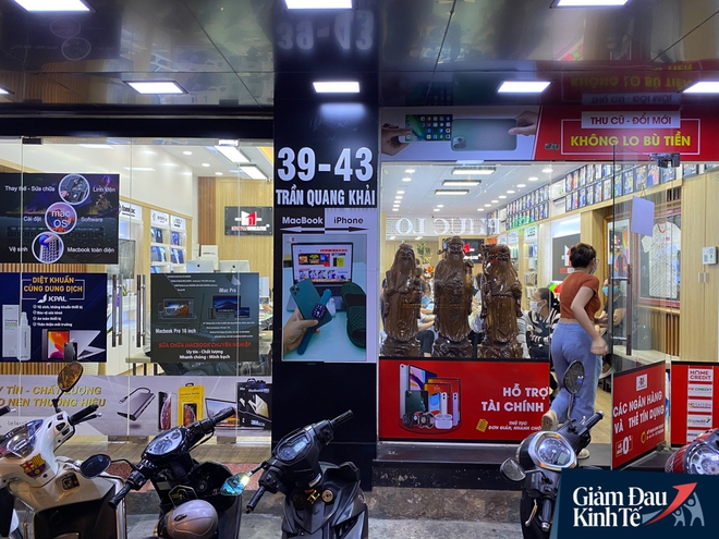 Cửa hàng kinh doanh điện thoại sau nới lỏng giãn cách xã hội: Dần nhộn nhịp trở lại, nhu cầu smartphone giá rẻ và tầm trung tăng mạnh - Ảnh 6.