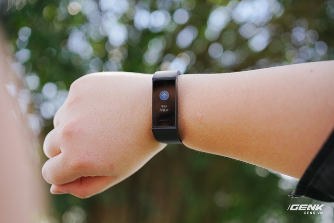 Trên tay Redmi Band: Màn hình xấu hơn Mi Band 4, chưa hỗ trợ tiếng Việt, pin 14 ngày, giá 400.000 đồng - Ảnh 4.