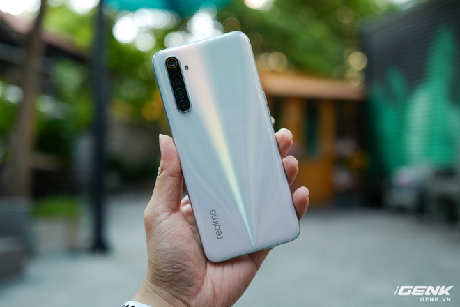 Đánh giá Realme 6: Màn hình ngon, chơi game đã là hai lợi thế lớn nhất trong mùa Ở Nhà này - Ảnh 1.